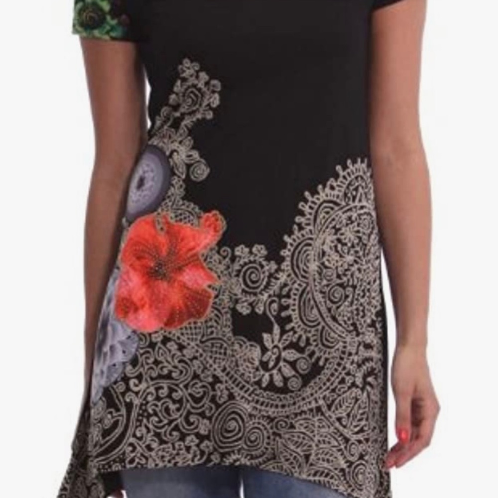 Desigual Women’s Alacant  Scoop Neck short sleeves T-Shirt, Wide scoop neckline